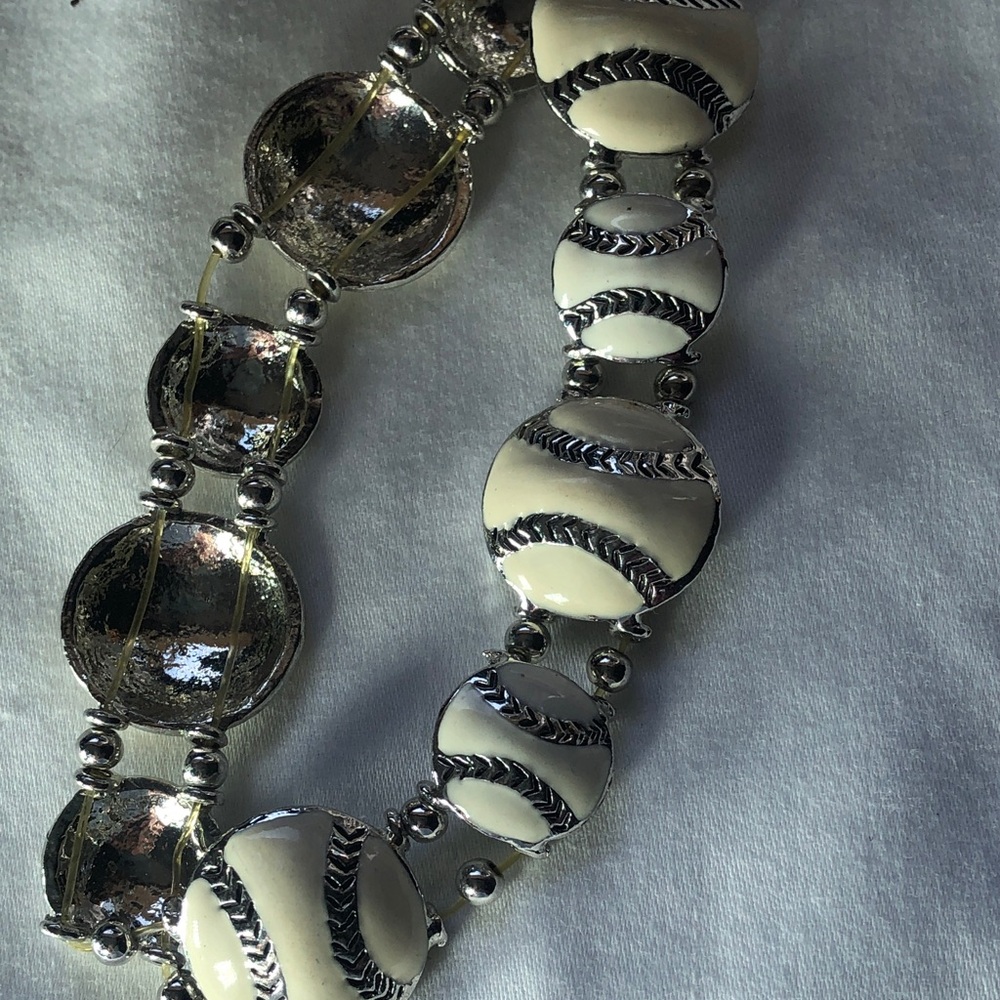 Vintage NWOT White Enamel & Silver Baseball Charm Bracelet - Picture 4 of 5